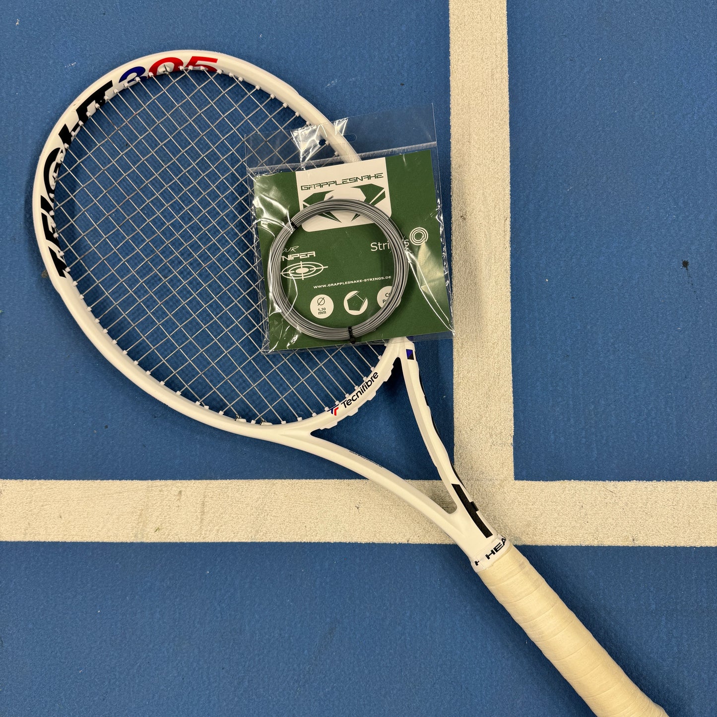 A Grapplesnake Tour Sniper tennisstring set